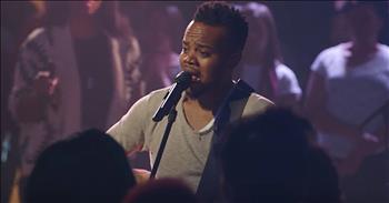 'Be Still' - Live Worship From Travis Greene