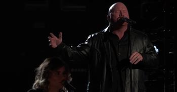 Vince Gill's 'Go Rest High On That Mountain' is one of the most iconic songs in country music. It's powerful lyrics have stood the test of time and touched hearts all over the world. Today, The Voice finalist Red Marlow is performing this special song during the live Top 8 performances. 

All season long, Red has been impressing us with his incredible country covers and talented vocals. He truly puts all of his heart into his music and I'm so glad that he's made it this far. Now, he's singing a much more personal song with this Vince Gill classic. 

This performance is definitely one of Red's most memorable moments and I'm so glad he's made it this far. What do you think of this country tune? Does Red have what it takes to win the whole competition?