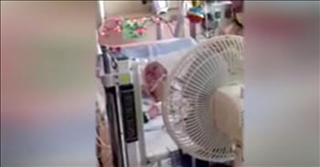 It's been 2 years since the Harvey family lost their infant son, JR. JR was just 11 months old when passed away after spending almost a year in the hospital. But just hours before his death, his family was given a special moment that they will cherish forever. 

2 musicians came by JR's hospital room and asked if they could sing for him. His parents immediately said yes and they started to sing 'Twinkle, Twinkle Little Star.' As they continued to perform, JR started to smile. It was a smile that would be etched in his parent's memories forever as it was one of his last. It's truly incredible how one small act of kindness can make the biggest difference. JR was obviously in pain, but that special smile is something no one will ever forget. 

I'm so glad this sweet moment was all caught on camera for the family to cherish. I'm sending up some special prayers for the Harvey family.