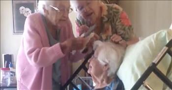 This sweet 97-year-old grandma is currently in hospice care at her home. Even though she's definitely not feeling the best, this elderly woman's sisters wanted to make sure she looked her best. 

Just watch as the 2 sisters, both in their 90s, brush their other sister's hair as she lovingly looks on from her bed. These precious women wanted to make sure their beloved sister looked pretty so they took the brush and made sure her hair was done right. It's obvious that this grandma is so appreciative of the kindness and love that she is receiving. She's got a big smile on her face and I know this definitely made her feel much better. 

This loving moment between 3 sisters was all caught on camera by the 97-year-old's granddaughter and it's absolutely beautiful. There's nothing like the bond between siblings and this sweet gesture absolutely proves that. Who else is tearing up a little?