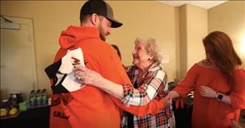 88-year-old Bette Maloney became a viral sensation when a video of her receiving concert tickets was viewed everywhere. Bette is a huge Justin Timberlake fan and she was overcome with emotion when her granddaughter gifted her tickets to his show. 

Everyone saw the video, including Justin himself. So when it came time for the actual concert, this superstar just had to meet Bette in person. And when you see her precious reaction to meeting her celebrity crush, you will be smiling too. This grandma turns into a teenage girl at just the sight of Justin. 

I couldn't help but laugh out loud when she asked to kiss him on the cheek and if his wife would be mad. This just goes to show that you're never too old to be young at heart. Who else loves this woman's energy and spirit?