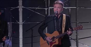 Young Contestant Sings 'Folsom Prison Blues'