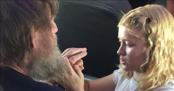 15-year-old Clara Daly was traveling with her mother Jane from Boston to Los Angeles by plane when the most remarkable moment happened. The six-hour flight, the flight attendants came over the speaker and asked if anyone on board knew sign language. 

There was a passenger who was blind and deaf and they were looking for help to communicate with him. They wanted to assist the man and make sure that all of his needs were met, but didn’t know how. Clara has always been interested in sign language and has even studied some, so she rang her bell to call over the attendants and offer her assistance. 

Tim Cook was on his way to Portland after visiting his sister in Boston. Clara used fingerspelling, which is where you sign each letter in every word to talk to Tim. This way, Tim could feel her hands and they could communicate. "I went to [Cook] a total of three times, once to get him water, another to tell him the time, and the last hour of the flight to just talk to him," Clara said. 

Together, they talked about family and Clara’s future plans while she learned about his past as a salesman. Another passenger named Lynette Scribner noticed the situation and decided to take a picture. 

She posted the photo online with a description of the amazing event she witnessed and it received attention from all over. In fact, the post has been shared over 650,000 times on Facebook. Lynette ended her post by saying ‘I have been so touched by the response to this story. We are all starving for good news and this was just what we needed.’ 