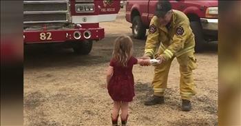 Children truly have a heart of gold. When they see someone in need, they immediately want to jump in and do something. It’s one of the sweetest traits when watching a kid grow up. And 2-year-old Gracie is the perfect example of a toddler with a heart like no other. 

Recently, wildfires have ravaged Northern California. Many people have been forced to evacuate their homes and the fire has already claimed the lives of 6 people. Firefighters are working around the clock to try and stop the fires, but it’s a very demanding job. Many of these firefighters work on a 24-hour shift and this physically demanding task can take its toll. Gracie’s two brothers and her father have all been working on the Carr Fire, one of the fires taking over the state. 

After one of her brother’s shifts, he called their mom and said that he would love a burrito. So that’s when Gracie and her mom decided to grant her brother’s wish and help out the other firefighters at the same time. They made a big batch of breakfast burritos and brought them to the crews who were finishing up their shift. 

This sweet video shows Gracie handing firefighters the burritos and it’s absolutely heartwarming to watch. This incredible act of kindness is touching hearts all over the world and more and more people are hearing of Gracie’s thoughtfulness. I’m so proud of this little girl for showing the world how a small act can truly make a huge impact. 