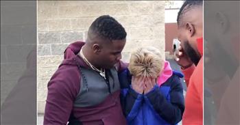 Comedian Carlos Davis and his brother were getting gas when they noticed a woman paying for gas with pennies. Without a second thought, Davis pulled cash out of his pocket to offer the woman. He didn’t know how his act of kindness would truly touch her. There is no doubt that God placed these men at this gas station for just this moment!

When Davis walks up to the woman, they explain that they are comedians and the money isn’t a trick. They just wanted to help the woman who obviously was down on her luck.

“My husband just died a week ago, we weren’t like this,” the woman admits and explains she wasn’t asking for money.

This is when the young men begin to break down themselves. Clearly shocked by her response, they put their arms around her “You’re alright, you don’t gotta cry.” As they wipe away their own tears the men continue to try and comfort the woman.

The brothers offer her encouragement as they hand her the money. “We got love for you. That’s for you.” “We’ve gotta take care of each other”

The men continue to be just as overwhelmed at the woman’s response as she is to their loving gesture. The entire video they are seen wiping tears from their own eyes as they try to lift her up in what is clearly a hard time.

“God bless you! How do I repay you?” the woman exclaims. Davis’ brother responds “Pay it forward.”

“There’s so much negativity in the news these days. Here’s a much needed reminder that people are good and that we can all live together with love and respect.” the original poster, Simran Jeet Singh posted to social media.

As a frequent poster to social media, the comedian is often filmed. While we hope this wasn’t filmed to further his own popularity, we are truly overjoyed to be able to view this touching moment and take time to pray for the woman in the video!