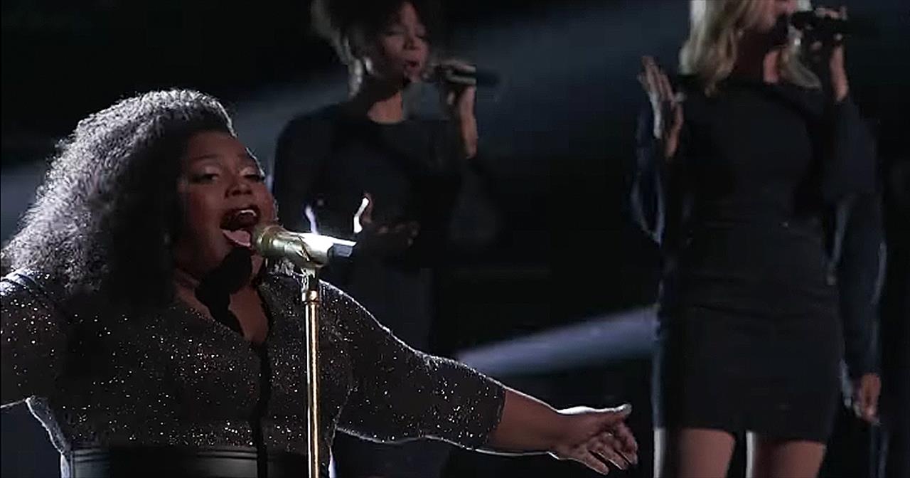 Kymberli Joye Performs Gospel Song 'Break Every Chain' On The Voice