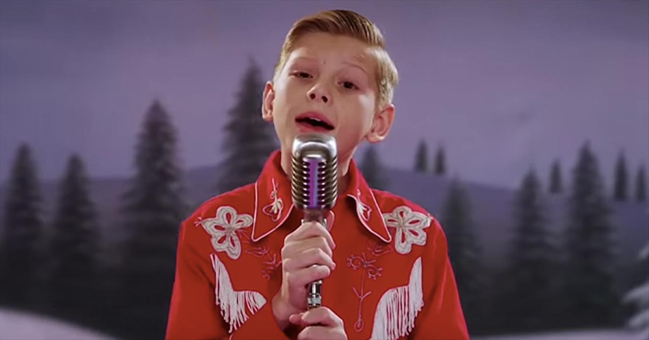 Viral Kid Yodeler Mason Ramsey Sings 'White Christmas'