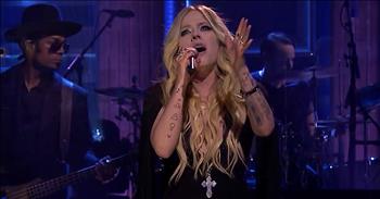 Pop artist Avril Lavigne performs her faith-themed single ‘Head Above Water’ on late night television. After a devastating battle with Lyme Disease, Avril penned this song about leaning on her faith in tough times.

“God, keep my head above water
Don't let me drown, it gets harder
I'll meet you there at the altar
As I fall down to my knees” 

‘Head Above Water’ is a beautiful piano ballad that allows the lyrics to shine through in an incredible way. This is such a personal song for Avril and a true anthem for those fighting any kind of battle. Sometimes, we need a reminder that God is always standing beside us, no matter what. These powerful lyrics truly give us a renewed sense of hope and strength. 

“God, keep my head above water
I lose my breath at the bottom
Come rescue me, I'll be waiting
I'm too young to fall asleep”

Avril belts out the words as the musical guest on The Tonight Show With Jimmy Fallon. This performance truly shows her growth and strength as an artist and person. We are getting a look at an entirely different side of this singer and it’s a refreshing turn. 

No matter our struggles, God can always save us. He will support us when we need lifting and be our strength when we feel that all is lost. Remember to lean on the Lord and look to Him for the power to get through any situation. What a beautiful message from this hope-filled song.