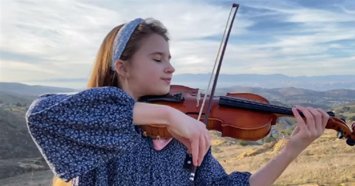 Viral Violinist Karolina Protsenko Performs Classic 'Unchained Melody