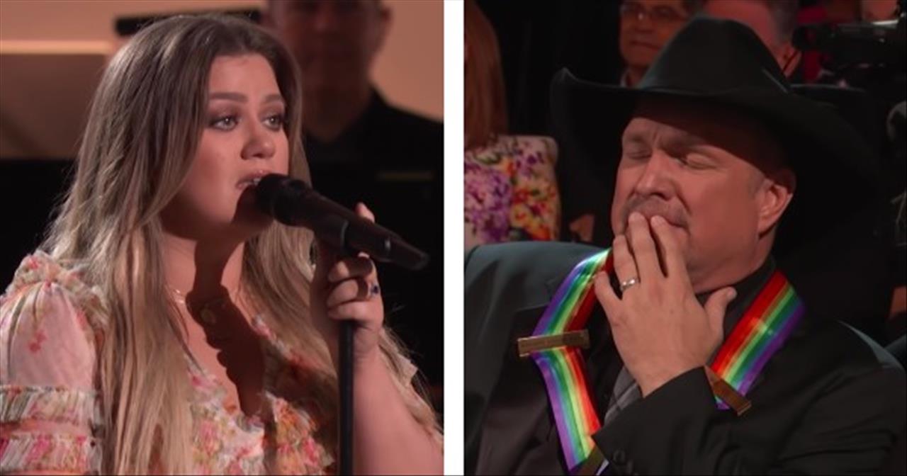 Garth Brooks Cries As Kelly Clarkson Sings His Song 'The Dance'