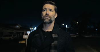 Country superstar Josh Turner honors our military men and women with the heartfelt words of ‘Soldier’s Gift.’ 

After hearing these words, remember to thank those brave soldier’s who give up their freedoms to defend ours. 

“Yeah, tonight there's a soldier in a land far away
While the children listen for the bells on a sleigh
We've never met 'em, names not on our list
But you'll sleep well America, that's the soldier's gift”

Josh Turner is one of the most recognizable names in country music. He shot on the scene with his iconic single, ‘Long Black Train’ and hasn’t stopped since.

‘Me And God’ was a 2006 single and one of his first songs to speak on the subject of faith. In 2018, Josh even released a gospel album, titled ‘My Savior.’ 

Today, he’s performing a touching song titled ‘Soldier’s Gift’ from his Christmas album ‘King Size Manger.’

“A house cold and quiet, a sad sight to see
No tinsel, no presents, not a light on a tree
Just some medals and badges in a frame on the wall
That stand at attention if duty should call”

<a href="https://www.youtube.com/watch?v=WTYIS4B9qcU">On YouTube</a>, Josh shared just how touched he was by this video shoot. “I was honored to have real life heroes featured in this video and telling this story. I made new friends that day in David, Samy, Yolanda and Bill, and took with me an even greater appreciation for all those that serve our country. Thank you to all veterans for your service.”

Ephesians 6:13 “Therefore take up the whole armor of God, that you may be able to withstand in the evil day, and having done all, to stand firm.”

