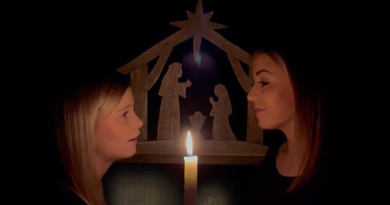 2 Sisters Sing A Christmas 'Hallelujah'