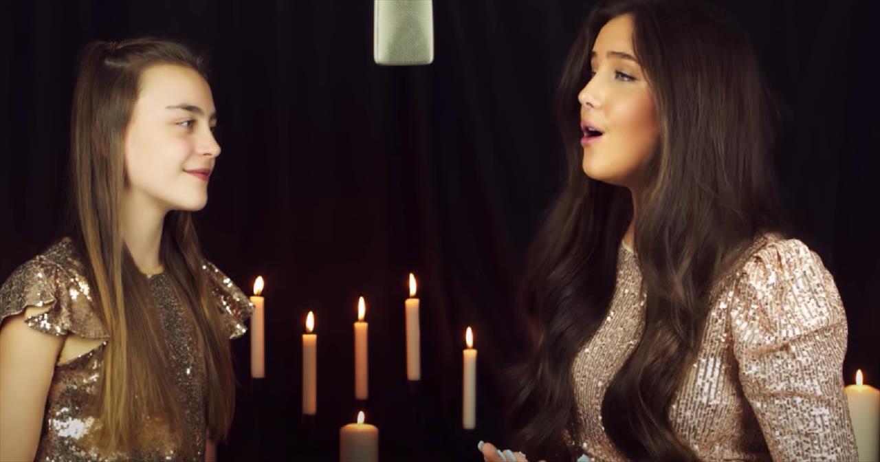 2 Sisters Sings 'O Holy Night' Duet