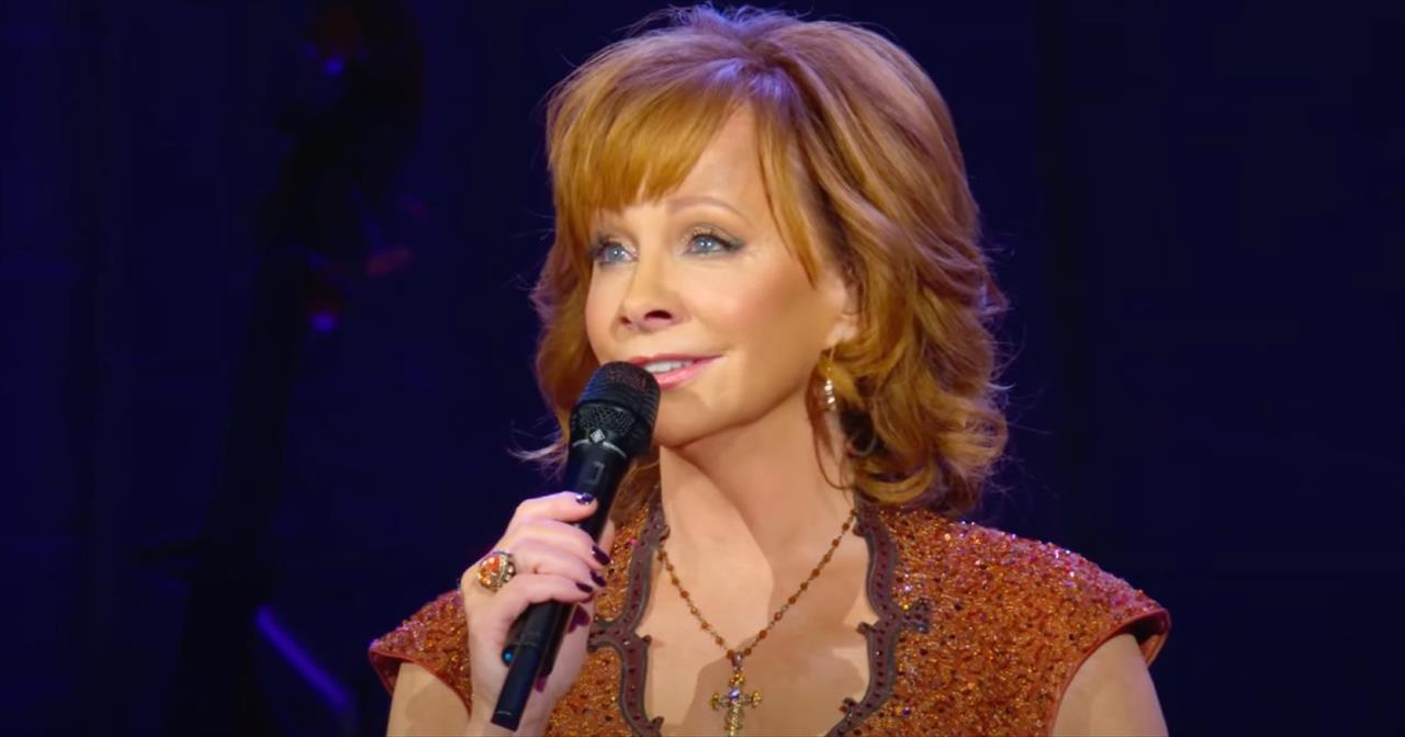 'Softly And Tenderly' Reba McEntire Live Performance