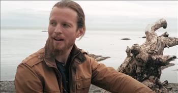 <p>Home Free&rsquo;s Austin Brown performs a stunning rendition of the classic song &lsquo;Georgia On My Mind.&rsquo;</p>

<p>Originally recorded by Hoagy Carmichael in 1930, Stuart Gorell wrote the lyrics while Hoagy wrote the music.</p>

<p>Decades later, the song still remains one of the most popular of all time.</p>

<p>&ldquo;Georgia, Georgia<br />
The whole day through (the whole day through)<br />
Just an old sweet song<br />
Keeps Georgia on my mind (Georgia on my mind)&rdquo;</p>

<p>Today, Austin Brown is putting his own spin on this iconic tune.</p>

<p>You may recognize Austin as a member of the a cappella group Home Free. We met this musical group when they competed in and won the fourth season of The Sing-Off on NBC in 2013. Other members include Rob Lundquist, Adam Rupp, Tim Foust, and Adam Chance and they&rsquo;ve become viral sensations with their covers of hit songs such as &lsquo;Ring Of Fire&rsquo; and &lsquo;How Great Thou Art.&rsquo;</p>

<p>2020 was an interesting year for people all across the globe. And while the pandemic forced Home Free to stop their tour, it allowed Austin time to discover himself as a solo artist. Fast forward two years, and Austin has been blessing us with incredible covers and stunning original numbers.</p>

<p>Today, this Georgia boy is paying homage to his roots with an incredible performance of &lsquo;Georgia On My Mind.&rsquo;</p>

<p>&ldquo;I said just an old sweet song<br />
Keeps Georgia on my mind&rdquo;</p>

<p>What an amazing song set against a beautiful backdrop. As Austin tours the globe I&rsquo;m sure he misses his home in Georgia more and more.</p>
