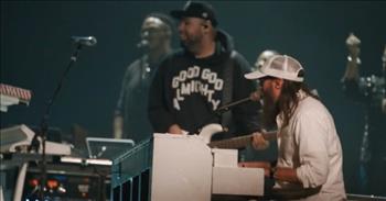 <p>Watch Passion perform "He Is".</p>
