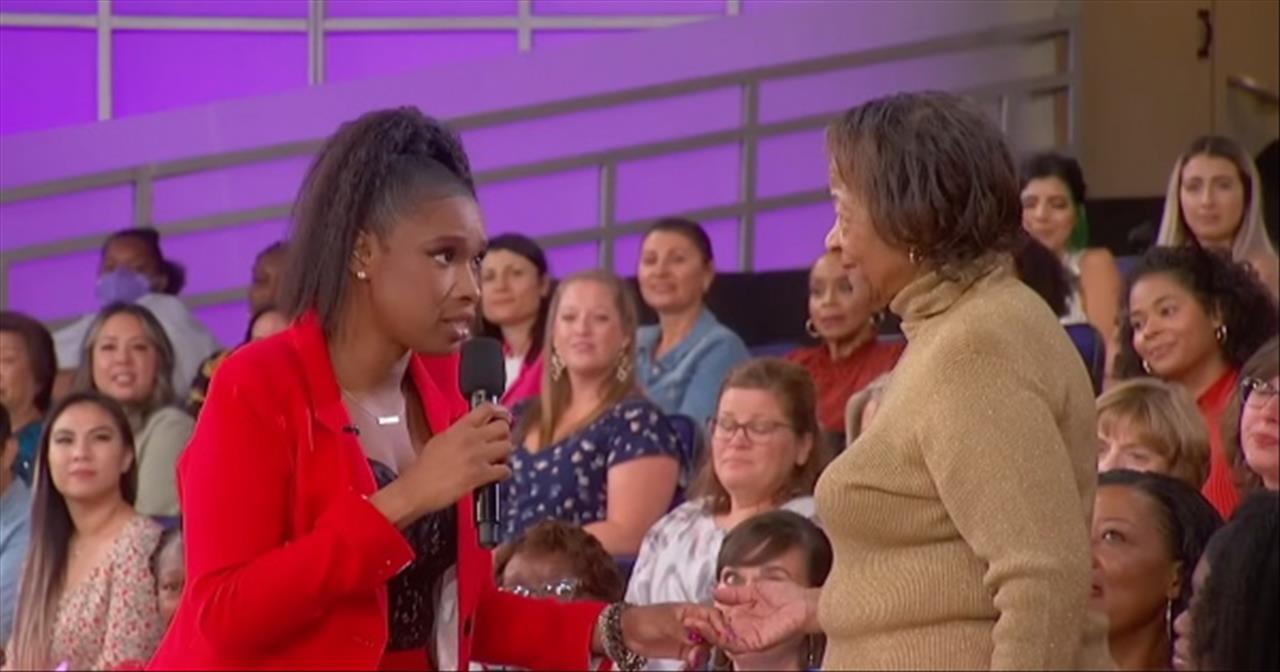 Jennifer Hudson Sings 'Jesus Promised Me a Home Over There' For Tear-Filled Audience