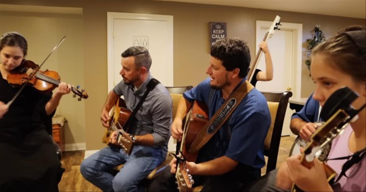 bluegrass-christian-family-sings-the-unclouded-day