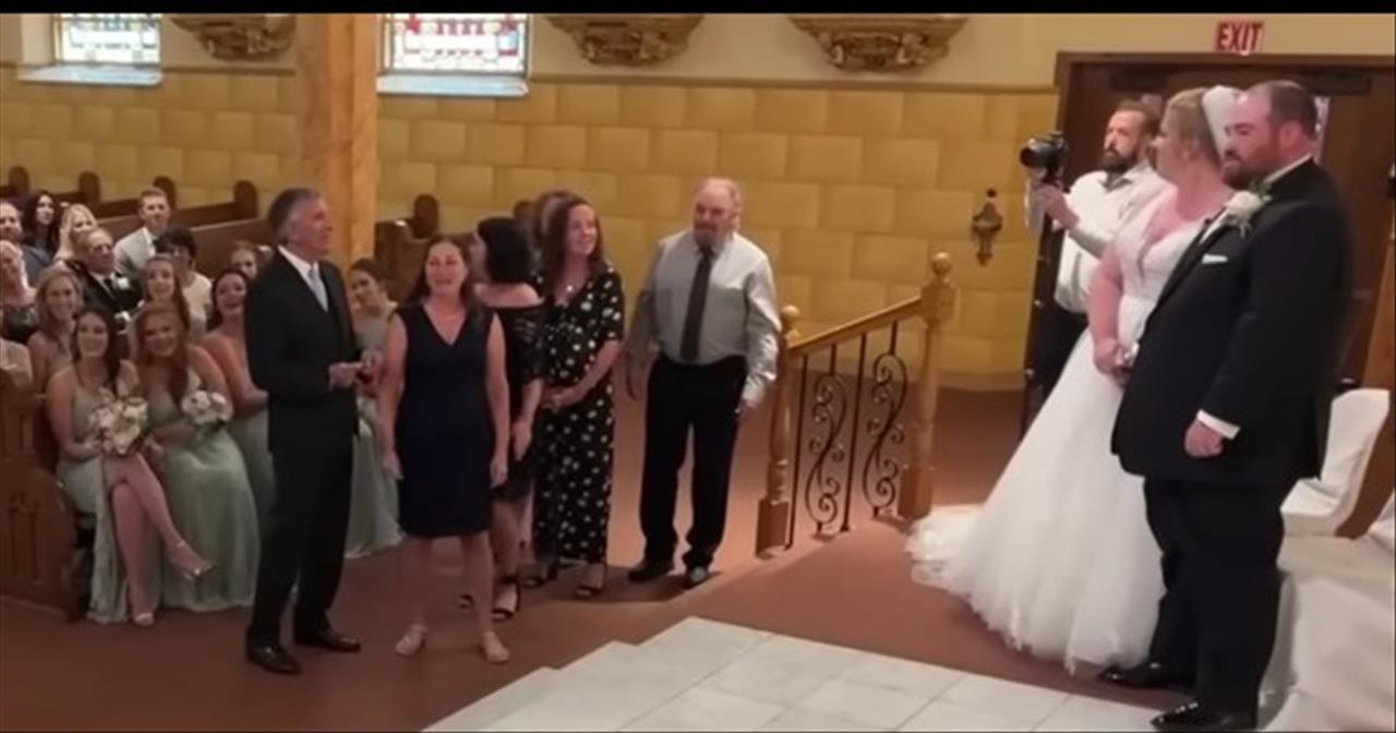 ‘Stand By Me’ Flashmob Stuns Bride And Groom During Wedding Ceremony
