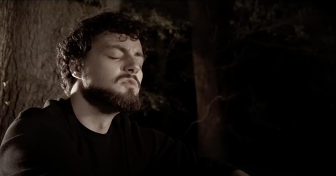 Bass Singer Performs Haunting Rendition Of ‘The Sound Of Silence’