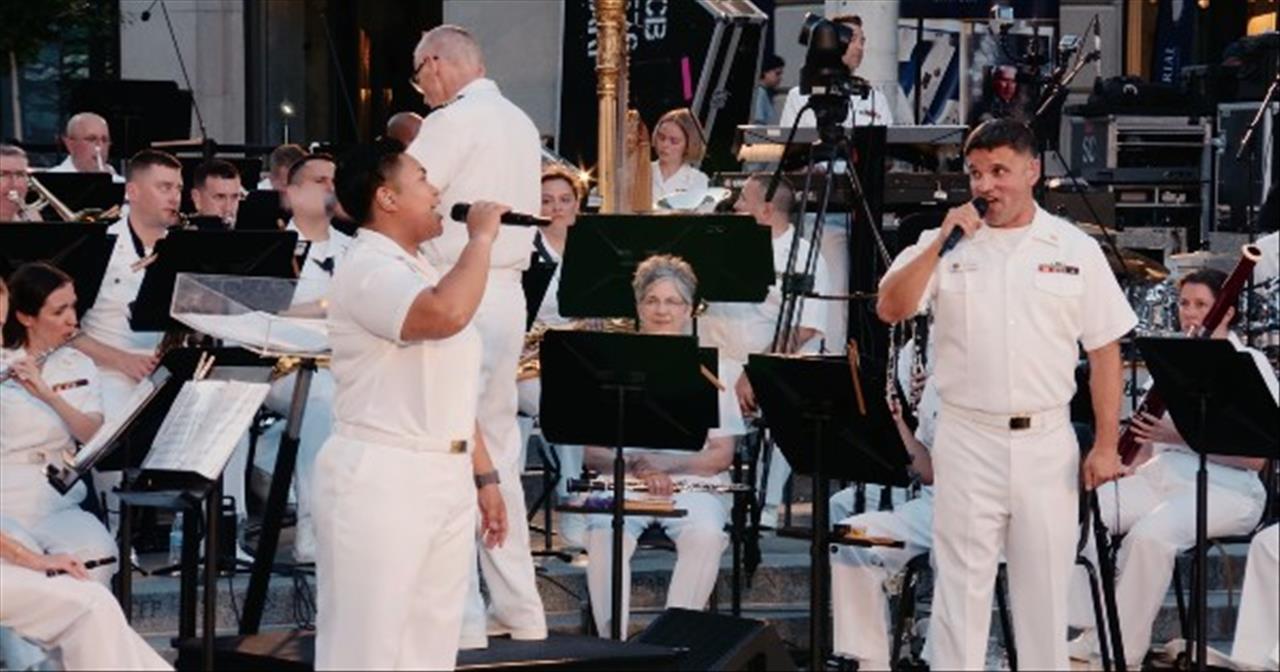 U.s. Navy Band Performs ‘come Sail Away’