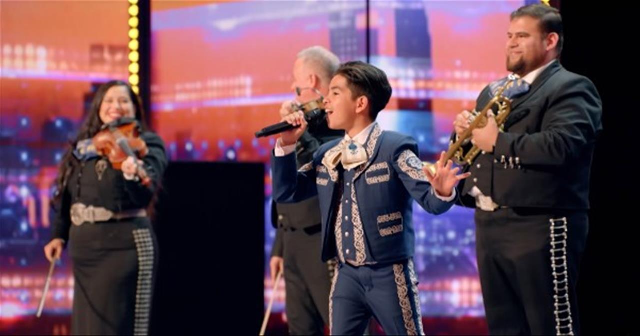 11-Year-Old Mariachi Singer Brings The Crowd To Their Feet On AGT