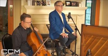 Mark Lowry Performs 'Mary, Did You Know?'