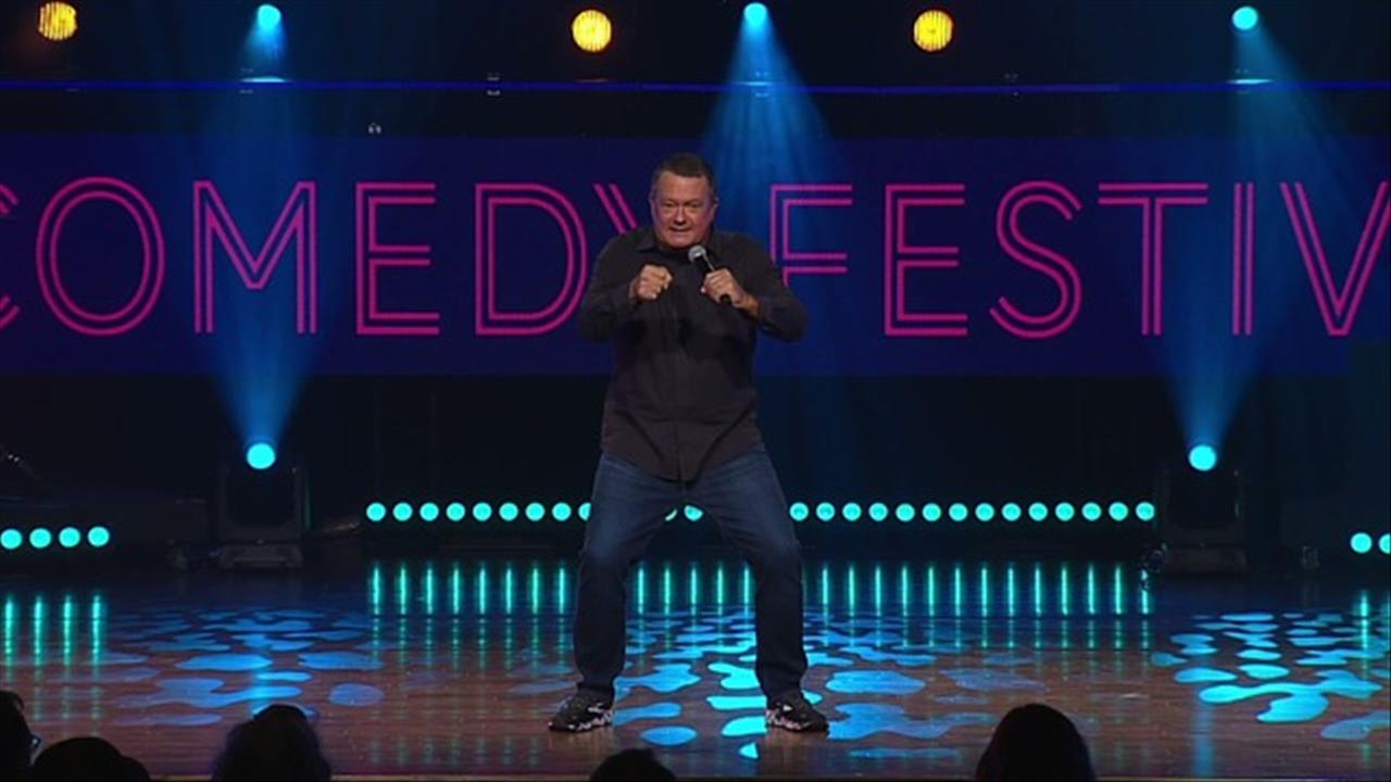 <p>A warm, upbeat set built around family quirks, small-town moments, and the funny things that happen in daily life. The stories focus on relatable routines, changing seasons, and the humor that shows up in ordinary conversations. It&rsquo;s a friendly, easygoing clip with a comfortable tone and simple observational jokes.</p>
