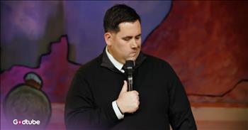 Comedian Hysterically Describes the Chaos That is Garage Sales in Laugh-Out-Loud Bit