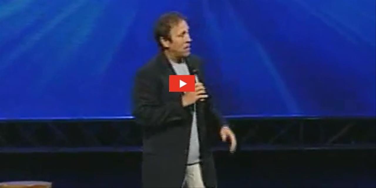 <p>Jeff Allen talkes about a trip to Hawaii withi his wife.</p>
