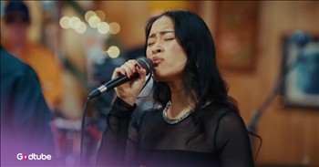 <p>The Dwayene Gretzky band's cover of &ldquo;Always Be My Baby&rdquo; is fantastic, hands down. It&rsquo;s one of the best Mariah Carey covers we&rsquo;ve ever heard. Play the video to sing along.</p>

<p>With about 6 back-up singers all in perfect sync and an amazing lead singer, Chynna Lewis, the "Always Be My Baby" Mariah Carey cover sounds incredible. All of the instruments, from the piano to the guitars, are on point. It couldn&rsquo;t be more perfect.</p>

<p>"Always Be My Baby" by Mariah Carey was the <a href="https://www.mensjournal.com/news/30-years-ago-today-mariah-carey-went-1-with-this-single-is-it-her-best-song-ever">No. 1</a> song when it came out in 1996 and was Mariah&rsquo;s 11th No. 1 hit. Mariah co-wrote the song with Jermaine Dupri.&nbsp;</p>

<h2>Cover of &ldquo;Always Be My Baby&rdquo; is a Wonderful Ode to Mariah Carey</h2>

<p>Mariah previously <a href="https://www.songfacts.com/facts/mariah-carey/always-be-my-baby">said</a>, "The background vocals are an important part of the whole picture for me. That's why I like to do them myself a lot of the time, or at least initially I'll lay down the tracks&hellip; It's easy for me to match my voice&hellip; To me, on those kinds of records, the hook is really important.&rdquo;</p>

<p>The song is about a woman&rsquo;s feelings after a breakup. Some of the <a href="http://walmart.com/search?q=1+lb+seed+beads&amp;facet=color%3AGreen">lyrics</a> to &ldquo;Always Be My Baby&rdquo; are:&nbsp;</p>

<p>I know that you'll be back, boy<br />
When your days and your nights get a little bit colder, oh<br />
I know that you'll be right back, baby<br />
Oh, baby, believe me, it's only a matter of time, time</p>

<p>The Dwayne Gretzky band&rsquo;s background harmonies are what make the song special. The group has a clear dedication to creating the kind of sounds that the original song does, and it provides a beautiful variety of voices, making it sound fresh. &nbsp;</p>

<p>The performance feels so vibrant and warm, you can&rsquo;t help snapping a finger to it or singing along. Seeing all of the musicians have fun as they perform makes you feel like part of the gang. All in all, it&rsquo;s a wonderful ode to Mariah Carey.&nbsp;</p>

<p><strong>YOU MAY ALSO LIKE:&nbsp;<a href="https://www.godtube.com/watch/?v=E1C0MJNU">Jaye King Talks Faith, Funk and Finding God in Life's Hard Places</a></strong></p>
