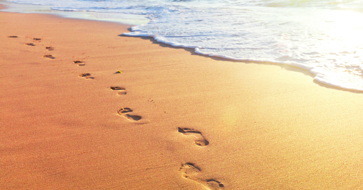 "Footprints in the Sand" Poem Meaning & Biblical Hope