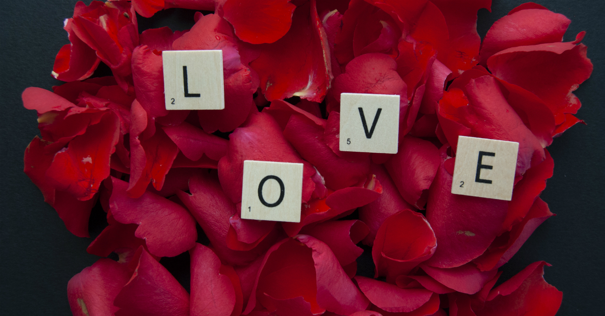 10525 Scrabble Tiles Spelling Love On Rose Petals S 