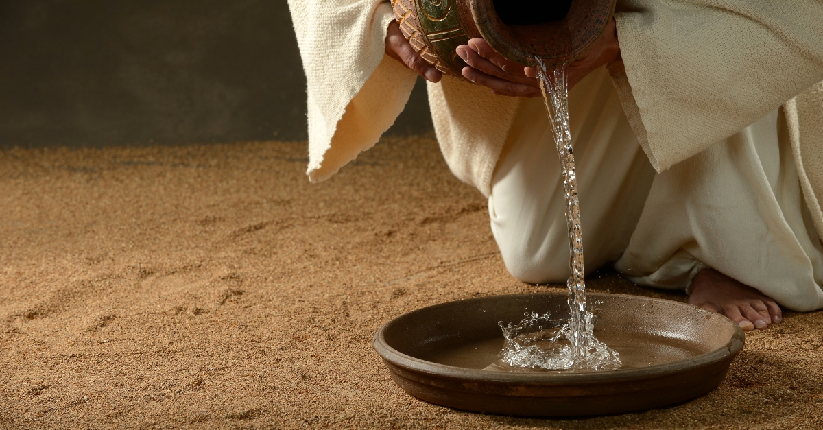 3 Lessons We Can Learn from Mary Anointing Jesus’ Feet