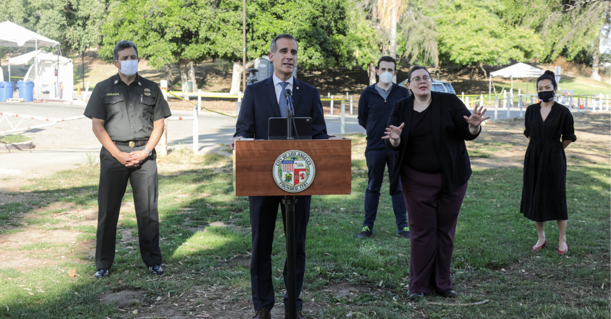 Eric Garcetti, Garcetti threatens to turn off utilities of those who participate in large gatherings in LA