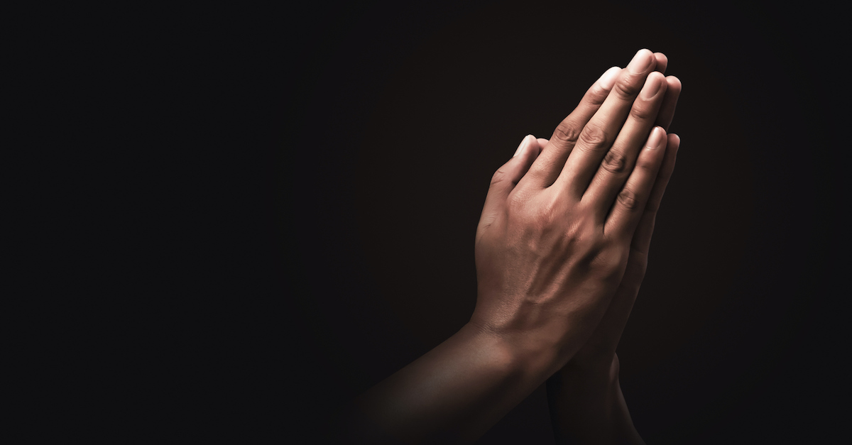 pope francis praying with five fingers