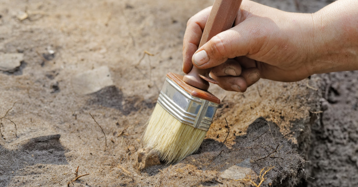 israel-archaeologists-find-ancient-comb-featuring-a-full-sentence-in