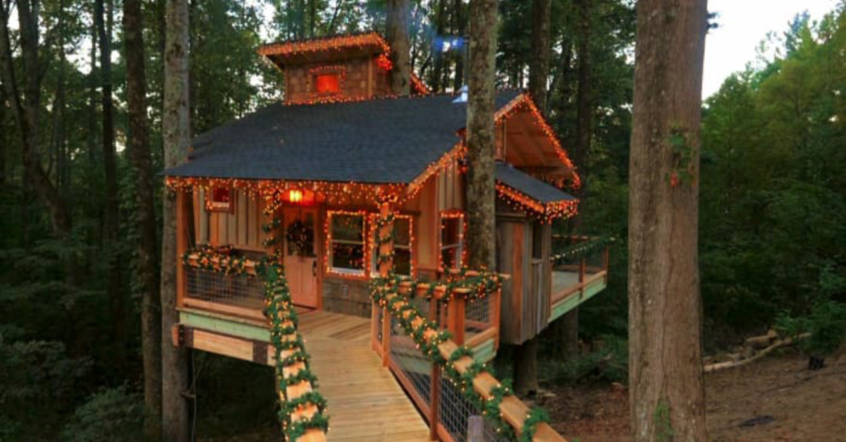 Treehouse Masters, A illuminated treehouse