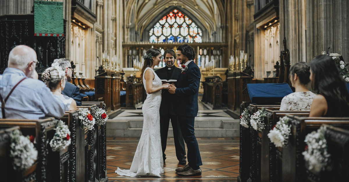 ¿Deben los cristianos casarse en una iglesia?