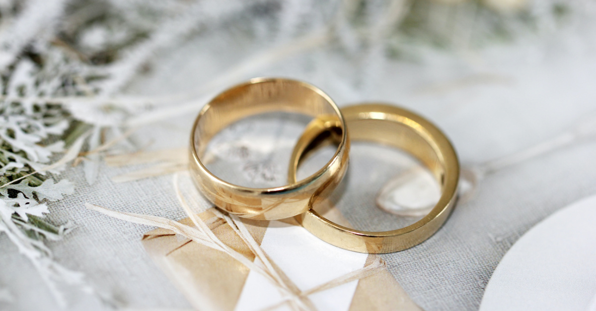 wedding rings, a record number of 40-year-olds in the U.S. have never been married