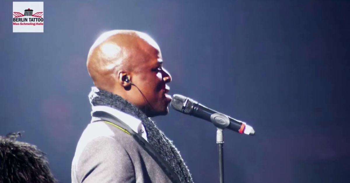 Incredible Performance of 'Amazing Grace' with More Than 200 Bagpipes