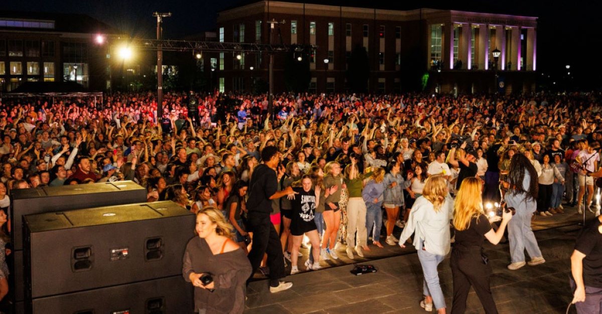 liberty university students praise and worship campus