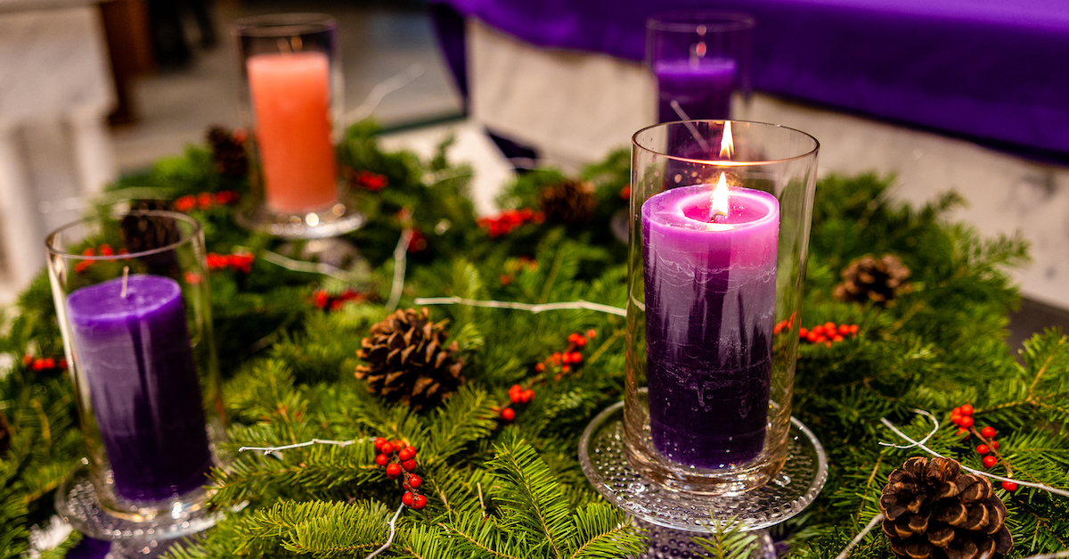 advent candles on wreath