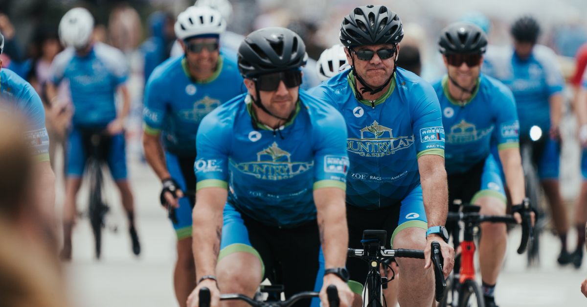 8 Cyclists Ride 3,00...