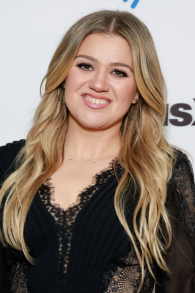 Kelly Clarkson Headshot for Celebrity Bio