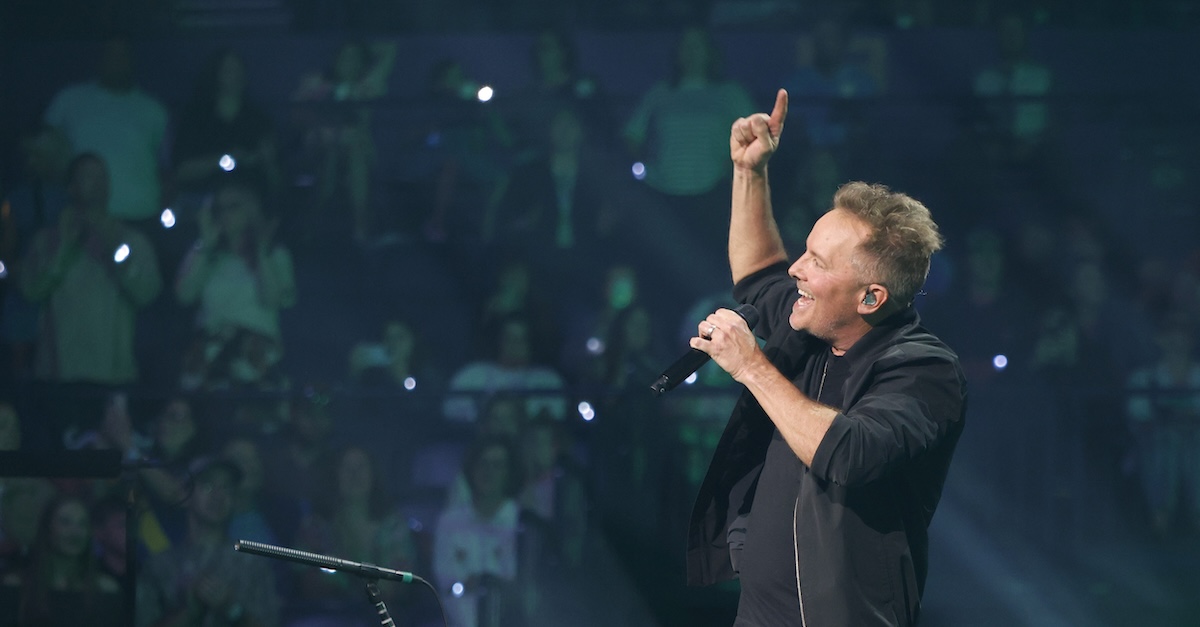 Chris Tomlin Reminds...