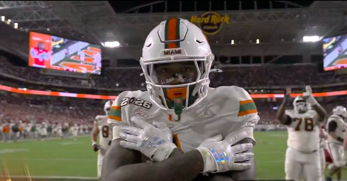 College Football Star Signs ‘Jesus Loves You’ after TD, Sparking Google Searches