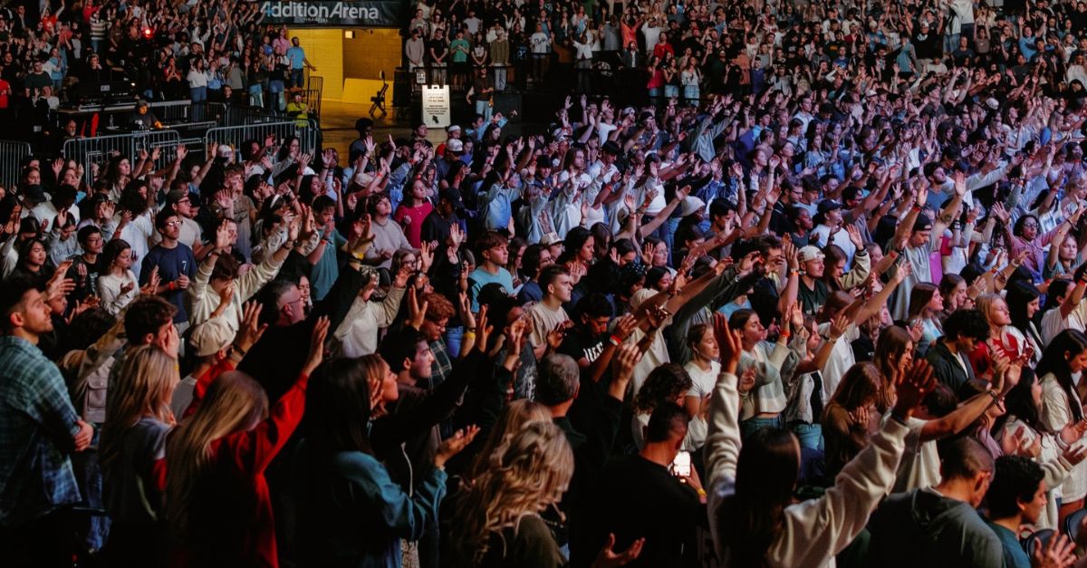 5,000 Students Worship Jesus at UCF: ‘God Is Moving in a Powerful Way’