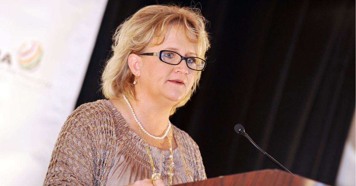 Chonda Pierce Describes Pastor Father’s Betrayal