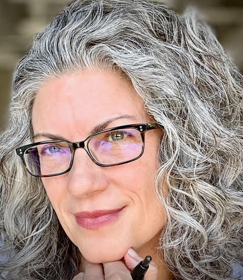 Lia Girard author image bio photo